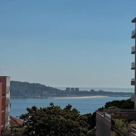 Elegant 3-bedroom Retreat Near Lisbon * Linda-a-Velha