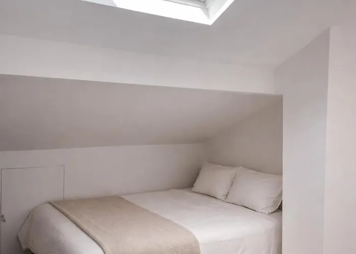 Elegant 3-bedroom Retreat Near Lisbon Linda-a-Velha