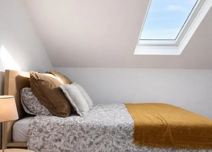 Elegant 3-bedroom Retreat Near Lisbon *